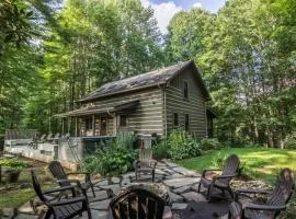 1 Sweet Seclusion Peaceful cabin just outside of Boone with hot tub