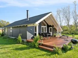 Lovely Summer House With Spa Close To The Beach