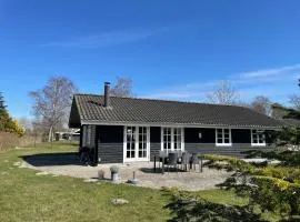 Lovely Cottage With Secluded Garden
