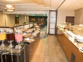 Crowne Plaza London - Gatwick Airport by IHG