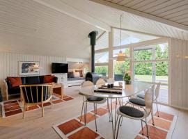 Summer House Close To Nature And Beach, hotel u gradu Dronningmølle