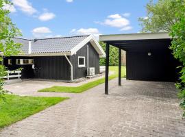 Summer House Close To Nature And Beach, hotel u gradu Dronningmølle