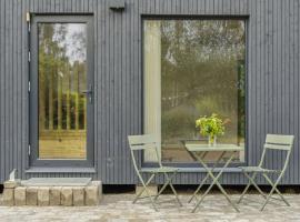 Newly Built Tiny House In Djursland, hotel in Rønde