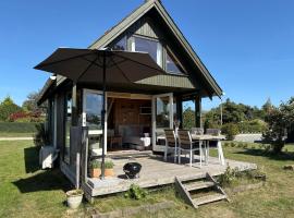 Cozy Small Holiday Home With Sea View, Hotel in Østerby