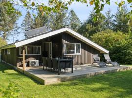 Holiday Home On Natural Plot 800 M From Sea, хотел в Fjerritslev
