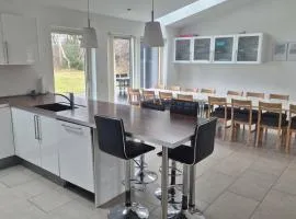 Luxury Holiday Home Near Beach And Restaurant