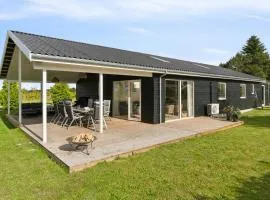 Spacious Holiday Home On Bogø