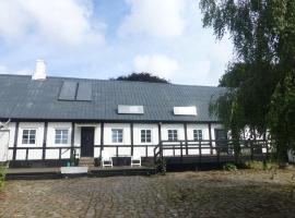 Large Summerhouse On Danish Island Bornholm, hotell i Klemensker