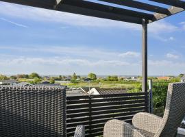 Lovely Holiday Home With Sea View: Karrebæksminde şehrinde bir otel