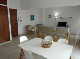 T1 com terraço em frente a praia