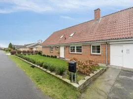 Relaxing Holiday Home Near Beach And Harbour