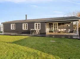 Classic Holiday Home Near Beach And Nature