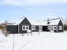 Bright And Spacious Holidayhome Near Vejby Strand