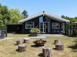 Cosy Holiday Home Near Beach And Play