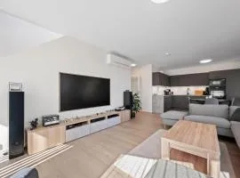 Penthouse with Rooftop Terrace & Balcony