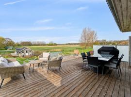 Sea And Meadow Views Space And Calm, hotel di Nyborg