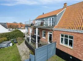 Nah Am Meer Helle Wohnung In Arnager