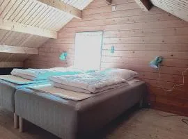 Cozy Log Cabin Near Beach And Forest