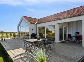 Modern Holiday Home With Sea View For 8
