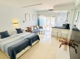 Hotel PYR, Spacious Studio with a Big Terrace