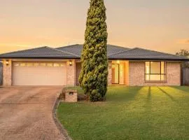 The Grandview | 5BR Family Home, Two Lounges
