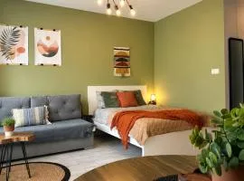 Roztocka studio, free parking, 1 tram to the city & PGE National Stadion, by Cosmo Spirit