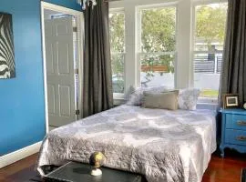 Private Suite Mins from MIA Free Parking