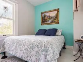Cozy Aqua Private Suite with Parking