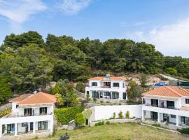 Helen's 11 boutique, hotel di Achladies