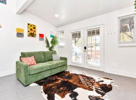 Private Loft - Lake Conroe with Parking, hotel a Montgomery