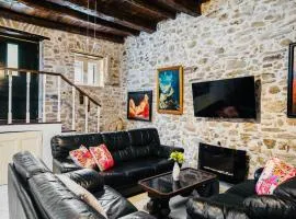 Art House Near to Saint George Beach by Konnect