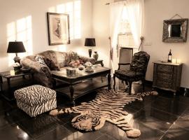 RoofTop Boutique Hotel Adults Only, hotel di Serekunda