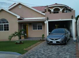 Caribbean Estate Suite, guest house in Portmore