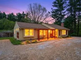 Riverfront 2BR Home King Suite Patio & Grill