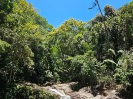 Casa Rústica de 2 andares na Serra de Casimiro de Abreu com 3 quartos confortáveis - Cachoeira Pai João
