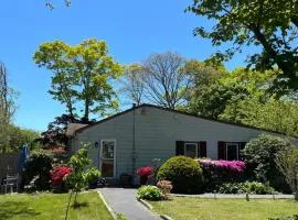 Hauppauge 2BR Near LIRR, Airport & Stony Brook
