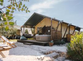 Adriatic Heritage Glamping No2 with Jacuzzi, Hotel in Donje Selo na Šolti