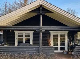 Bjælkehus Med Udsigt Til Hjelm På Helgenæs