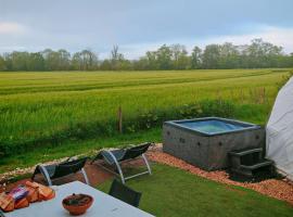 Dome One with Hot Tub, Lincoln, Projector, Firepit, hotel a Lincoln