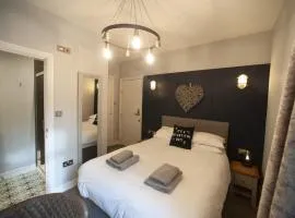 Victorian Suites - Coastal Studio