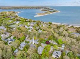 Cape Cod Home Near 3 Beaches