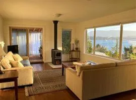 Coastal Nest Ocean & Mountain View Suite