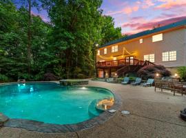 Private 5BD Country Escape with Spa Pool & Fire Pit، فندق في Port Republic