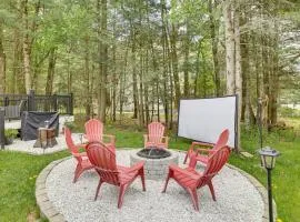 Hot Tub & Deck: Gorgeous Retreat in Pocono Summit!