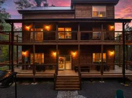 Luxury Arcade Cabin with Hot Tub and Mountain Views Sleeps 12