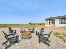Country Stay Near Dtwn! Modern Petoskey Retreat