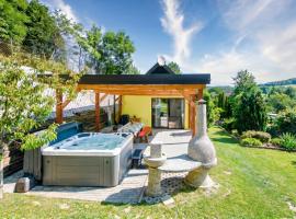 Ladybug House With Whirlpool - Happy Rentals, hotel a Fokovci