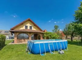 Forge Of Happiness With Pool - Happy Rentals