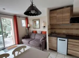 Maison Duplex 5p avec Terrasse, WIFI et Parking, Grospierres - FR-1-382-86