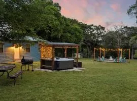 Lakeside Retreat, Hot Tub, Fire Pit, Sleeps 12